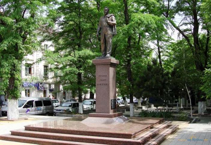 Памятник Л.И. Брежневу, г. Новороссийск