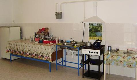 Общая кухня для самостоятельного приготовления пищи гостевого дома Ариэль, г. Анапа, п. Витязево