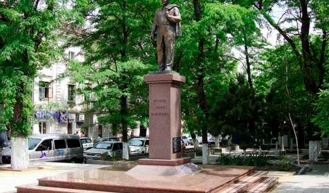 Памятник Л.И. Брежневу, г. Новороссийск
