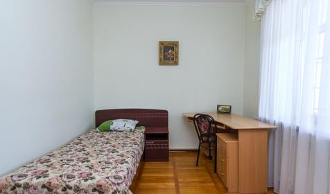 Трехкомнатный с гостиной и кухней. Гостевой дом на Новороссийской, Геленджик, Кабардинка