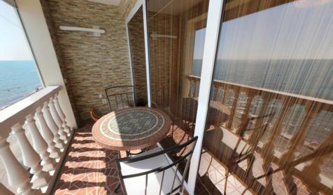 Трехместный Делюкс с балконом и видом на море