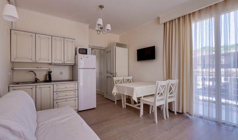 Апартаменты: спальня+студия с кухней и балконом (вид на море) №320, №401