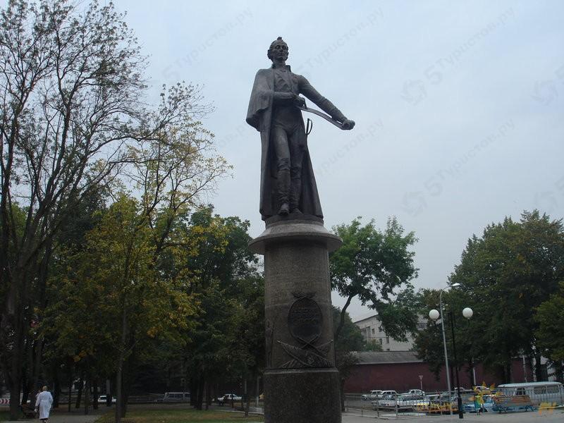 Памятник А.В. Суворову. Описание места