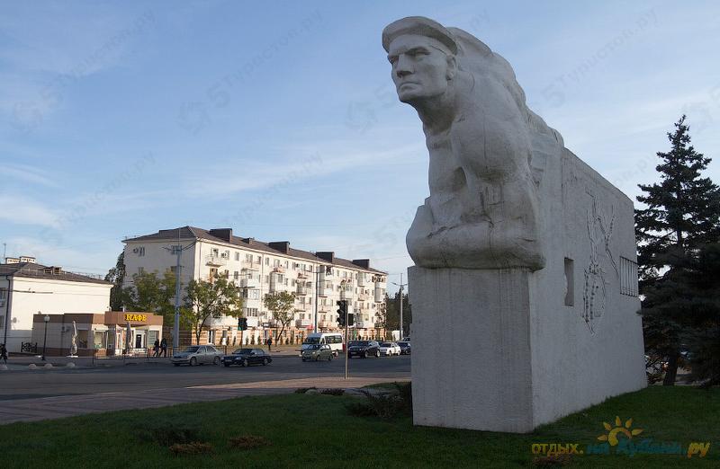 Матрос с гранатой новороссийск фото