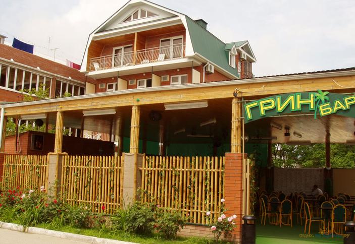 Фасад частной гостиницы Грин отель, г. Геленджик, с. Дивноморское