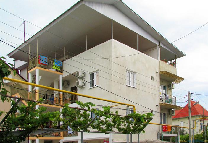 Фасад мини-гостиницы Влада, г. Сочи, Адлерский район