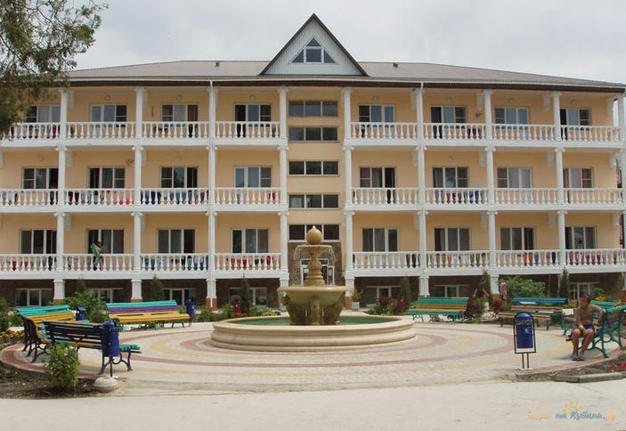 Фасад базы отдыха Витязево, г. Анапа, п. Витязево