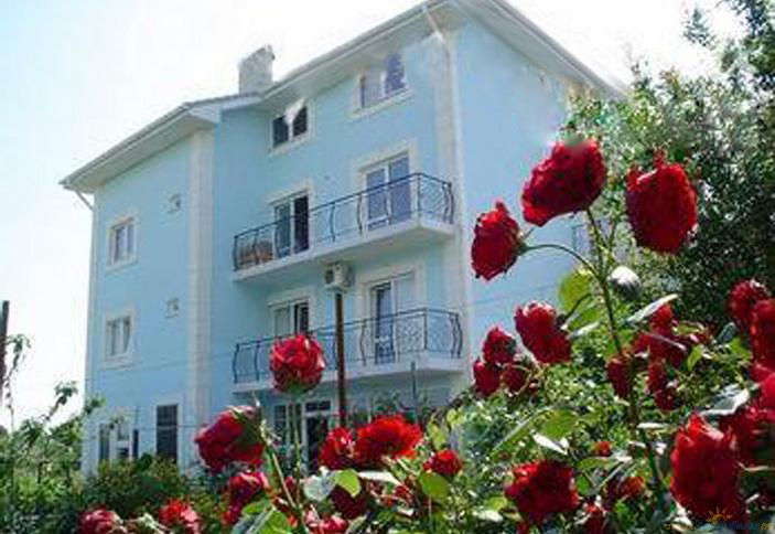 Фасад мини-гостиницы Лотос, Сочи, Адлерский р-н