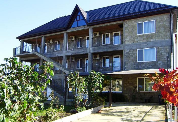 Фасад гостевого дома Альфа-Костас, г. Анапа, кп. Витязево