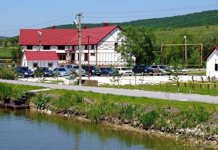 База отдыха Клёвое местечко (гостиница, ресторан и автостоянка), г. Новороссийск, п. Ленинский путь