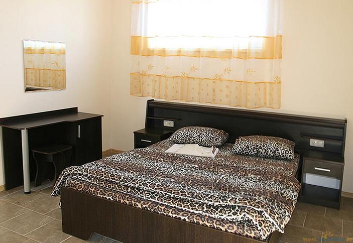 Трехместный номер гостевого дома Алекс, г. Геленджик, с. Архипо-Осиповка