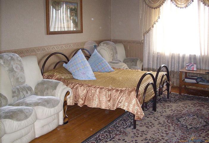 Номер для 3 или 4 человек гостевого дома Приветливый, г. Ейск