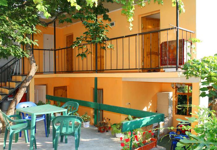 Частный коттедж по ул. Победы 376, г. Сочи, Лазаревский район, п. Лазаревское