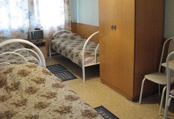 Трехместный номер с частичными удобствами пансионата Приазовье, г. Ейск