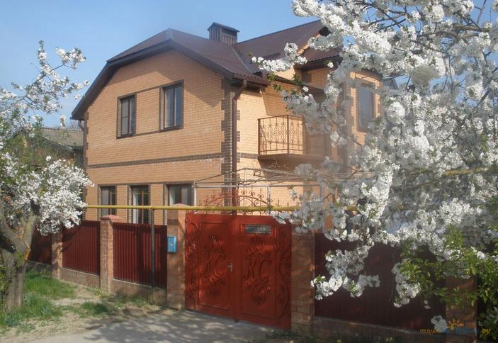 Частный гостевой дом по ул. Привокзальная 35, Темрюкский район, п. Сенной