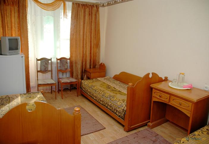 Трехместный номер стандарт, база отдыха Лотос, г. Приморско-Ахтарск