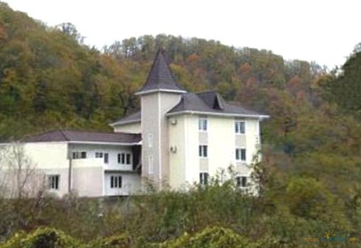 Вид с дороги. Гостиница Дионис, Туапсинский район, с. Пляхо