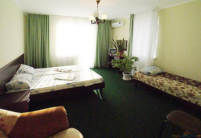 Четырехместный номер с удобствами. Гостевой дом Моя семья, г. Геленджик, с. Кабардинка