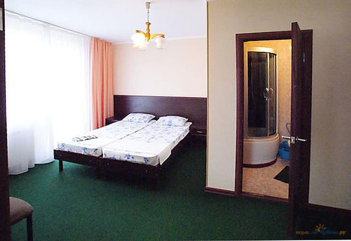 Двухкомнатный четырехместный номер с удобствами. Гостевой дом Моя семья, г. Геленджик, с. Кабардинка