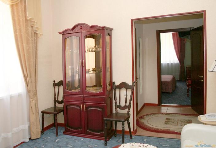 Двухкомнатный люкс. Отель Александрия, г. Геленджик