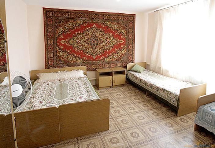 Трехместный номер с удобствами на этаже. Гостевой дом На горной, п. Кабардинка