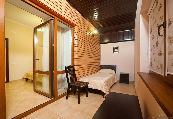 Семейный двухкомнатный номер. Гостевой дом ЛЮБОМИР, г. Анапа, п. Витязево