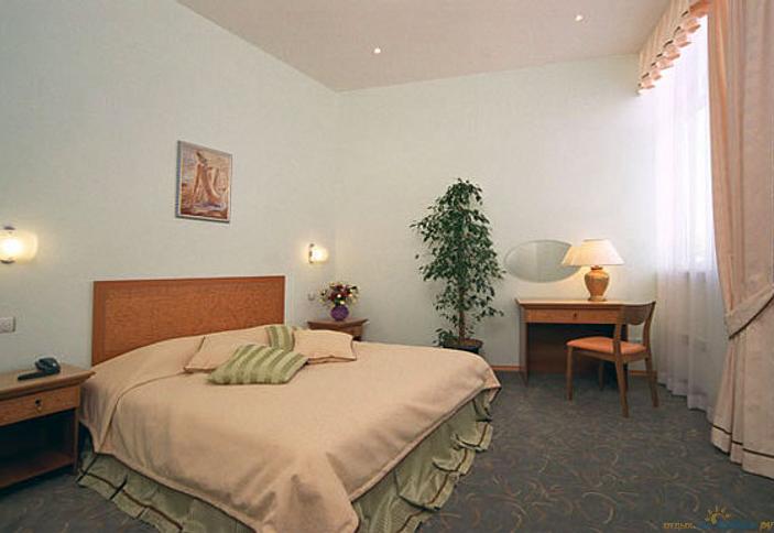 Двухкомнатный номер. Гостиница Лазурный Бриз, г. Сочи, Адлерский район