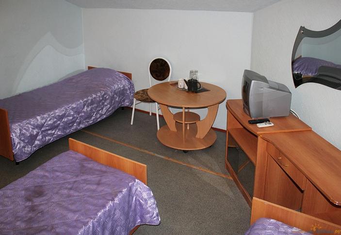 Трехместный номер Эконом. Пансионат Малахит, г. Анапа, ст. Благовещенская