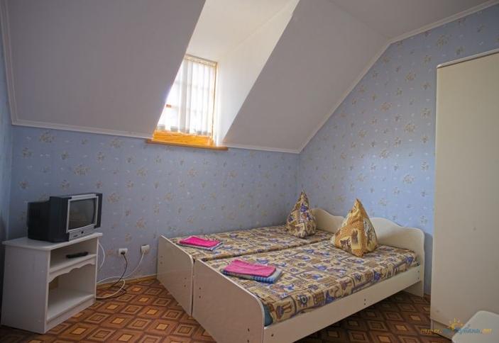 Двухместный номер с кондиционером и удобствами на этаже. Гостевой дом Берег, г. Сочи, п. Лазаревское