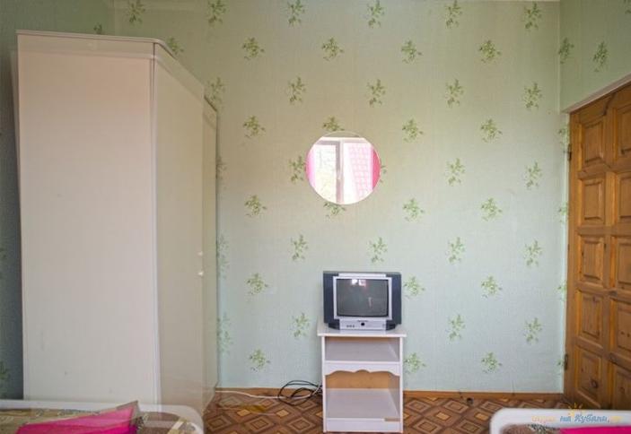 Двухместный номер с удобствами на этаже. Гостевой дом Берег, г. Сочи, п. Лазаревское