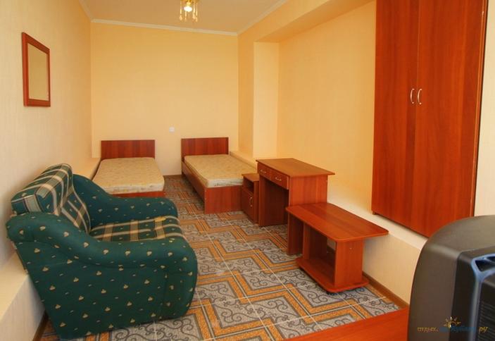 Трехместный эконом. Гостиница Вилла Плаза, г. Сочи, Лазаревский район, п. Лазаревское