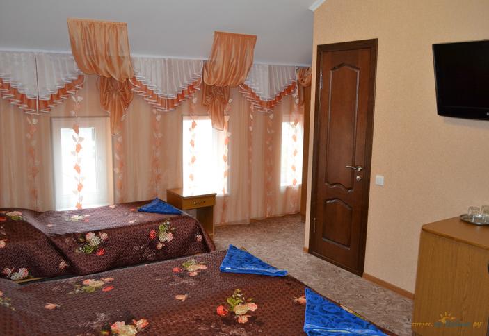 Трехместный номер Стандарт без балкона, гостевой дом Патио, г. Анапа