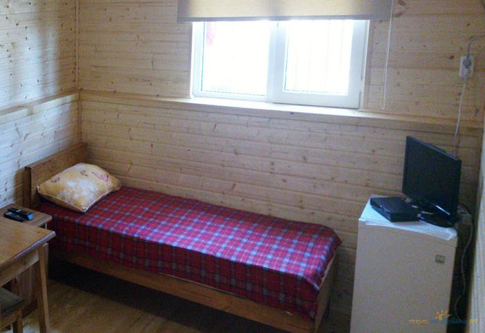 Однокомнатный трехместный номер с удобствами, База отдыха Малый Утриш, г. Анапа, п. Малый Утриш