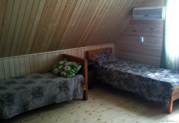 Однокомнатный трех-, четырехместный номер с удобствами, База отдыха Малый Утриш, г. Анапа, п. Малый Утриш