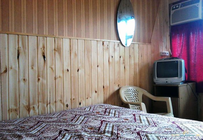 Однокомнатный двухместный номер без удобств. Деревянный домик. База отдыха Малый Утриш, г. Анапа, п. Малый Утриш