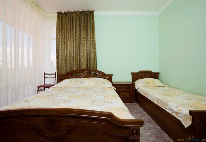 Трехместный номер. Гостевой дом Дельфин. Анапа. Витязево