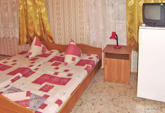 Четырехместный стандарт. Дом семейного отдыха Виктория. Анапа