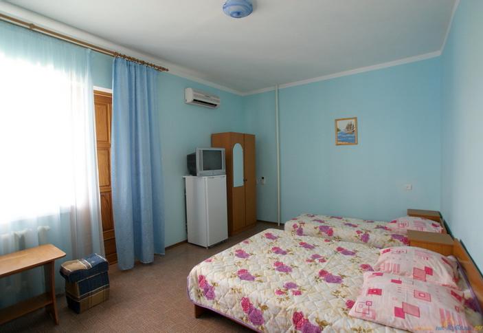 Трехместный номер. Гостевой дом Парус. Анапа. Витязево