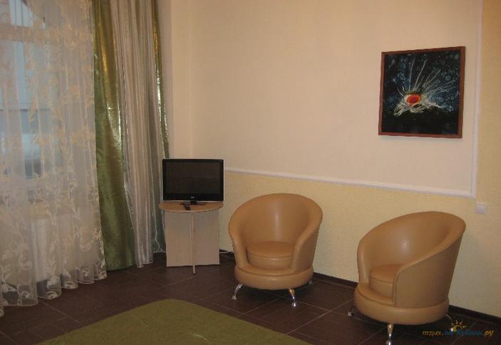 Двухкомнатный стандартный номер с балконом. Гостиничный комплекс Метроклуб, г. Новороссийск, урочище Широкая балка