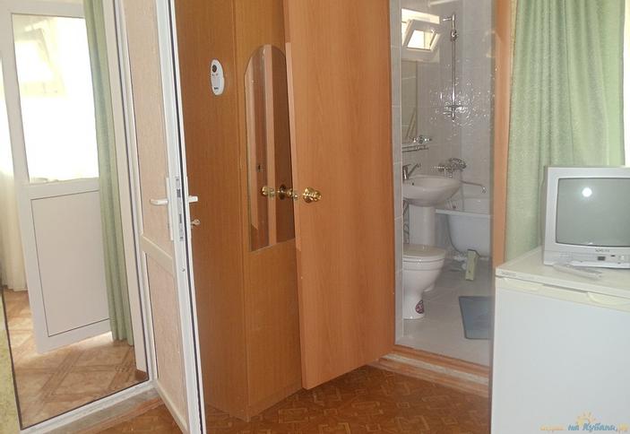 Двухкомнатный номер с балконом. Мини-отель Колибри, Туапсинский р-он, п. Лермонтово