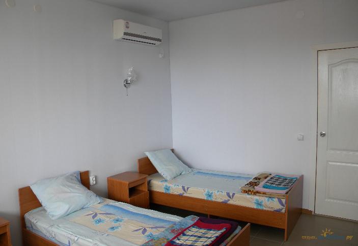 Трехместный номер. Песчаный берег. Ейск