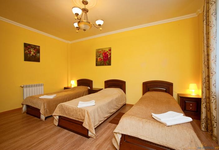 Однокомнатный трехместный номер. Гостинично-туристический комплекс Седьмое небо, Апшеронский район, плато Лаго-Наки