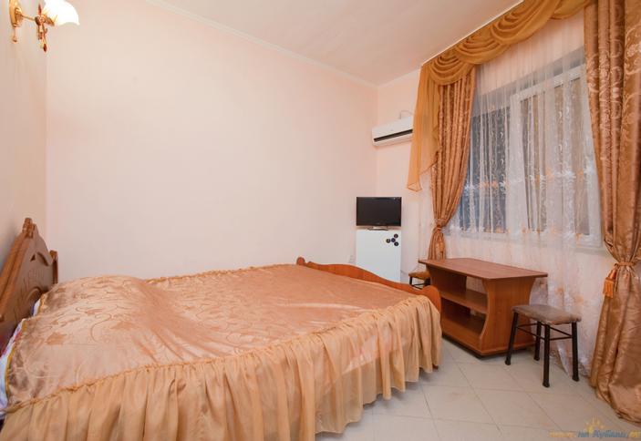 Полулюкс четырехместный. Гостевой дом Элеонора, г. Сочи, Лазаревский р-он, п. Лоо