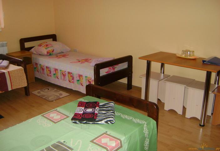 Трехместный номер. Рыбацкая деревня Ясени, Ейский р-н, х. Новодеревянковский