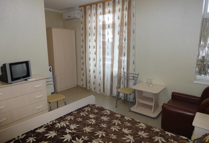 Трехместный стандарт. Гостевой дом Усадьба Арлен, г. Сочи, Лазаревский р-он, п. Лазаревское