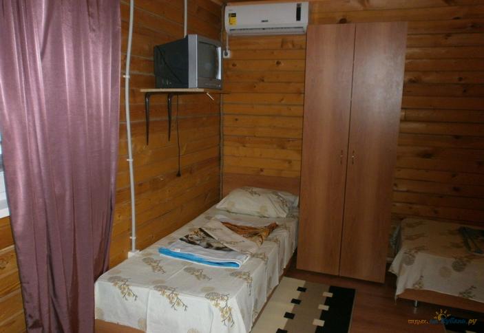 Трехместный номер. Гостиничный комплекс Форествиль, г. Сочи, Лазаревский район, кп. Солоники