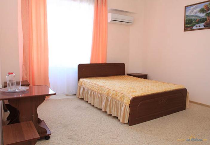 Двухкомнатный четырехместный Люкс. Гостевой дом Бристоль, г. Анапа