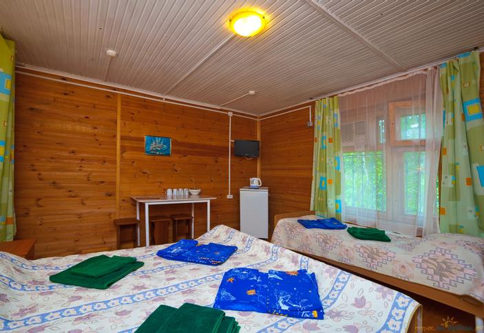 Трехместный номер. Гостиница Сосновый бор, г. Геленджик