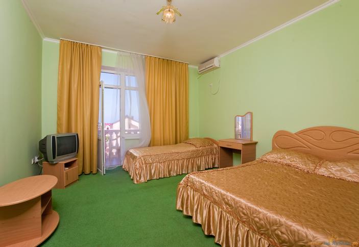 Трехместный полулюкс. Гостевой дом АРТиКА, г. Анапа, п. Витязево