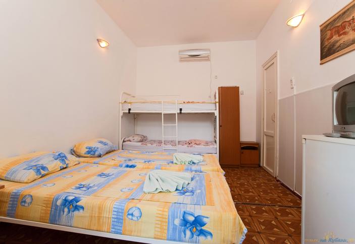 Четырехместный номер Стандарт. Гостевой дом Норильчанка, г. Анапа, п. Витязево